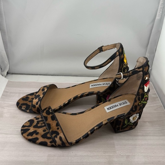 Steve Madden Brown and Black Heels - Picture 3 of 4